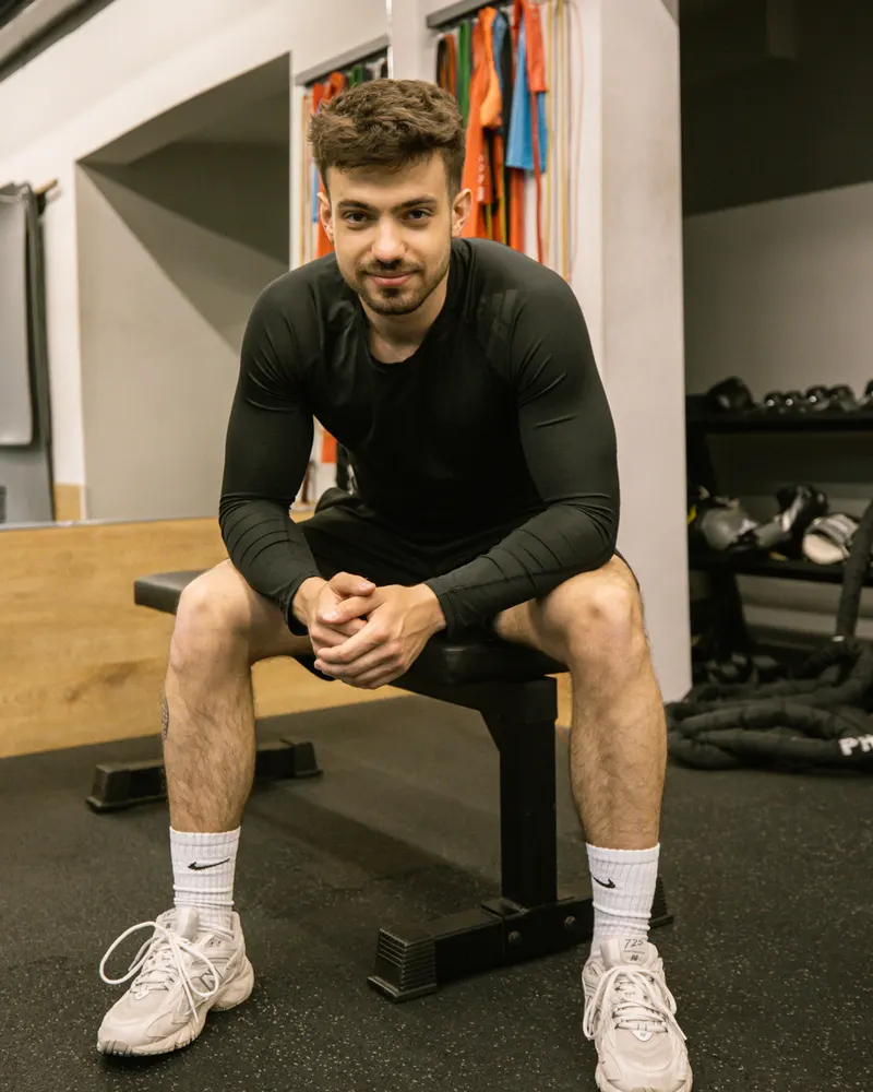 Jan Tekieli w studio, trener personalny